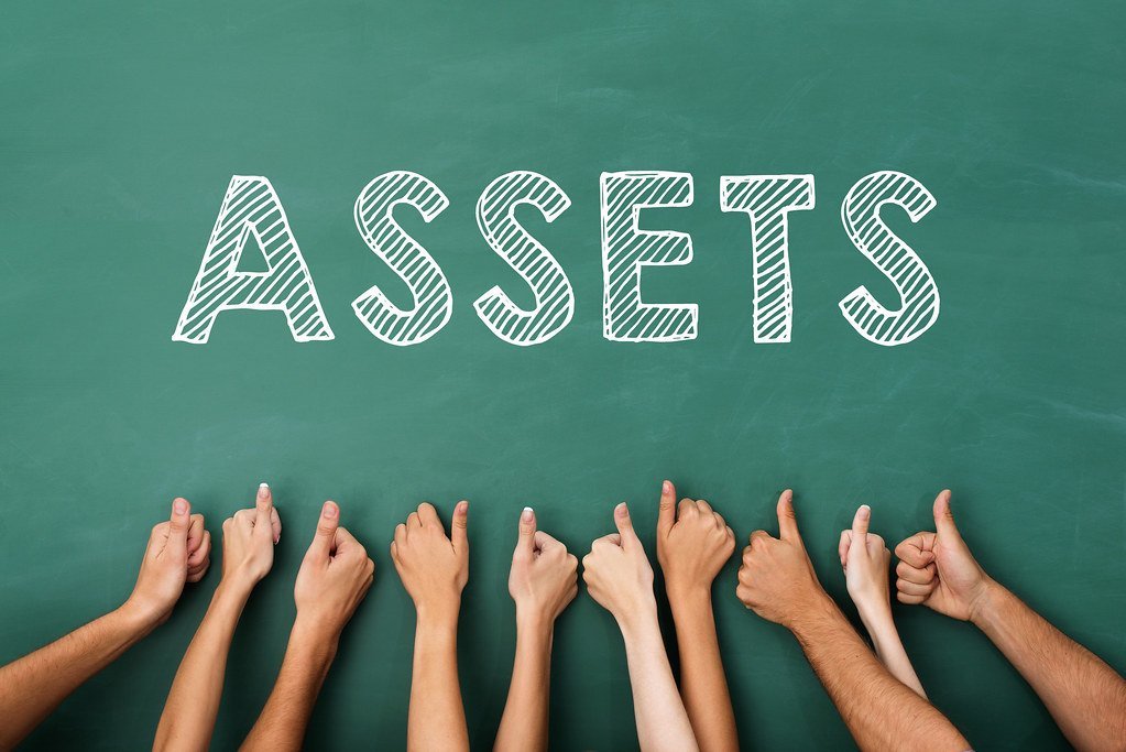 The Role of Liquid Assets vs. Total Net Worth (Image Credits: Flickr)