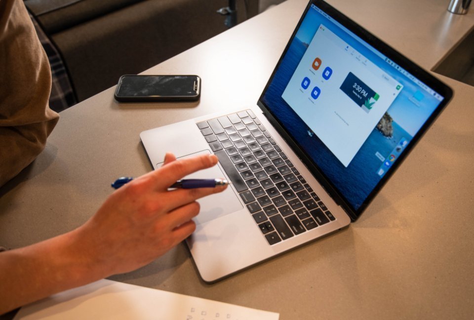 8. Remote Work Has Made Returning to the Workforce Far More Accessible (Image Credits: Stocksnap)