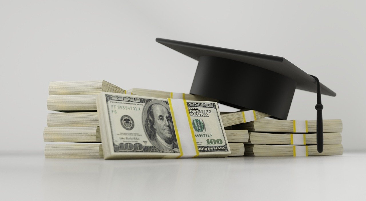 6. Defaulted Student Loans Triggering Refund Garnishment (Image Credits: Pixabay)