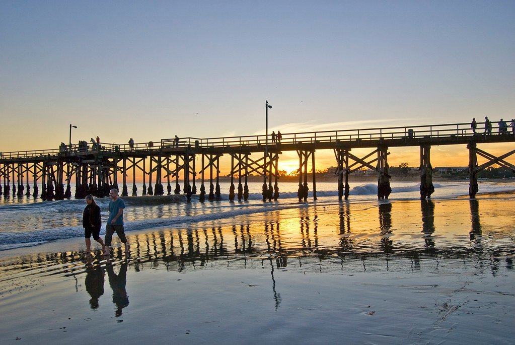 High-Pressure Sales Rooms: How Retirees Get Locked In (Image Credits: Flickr)