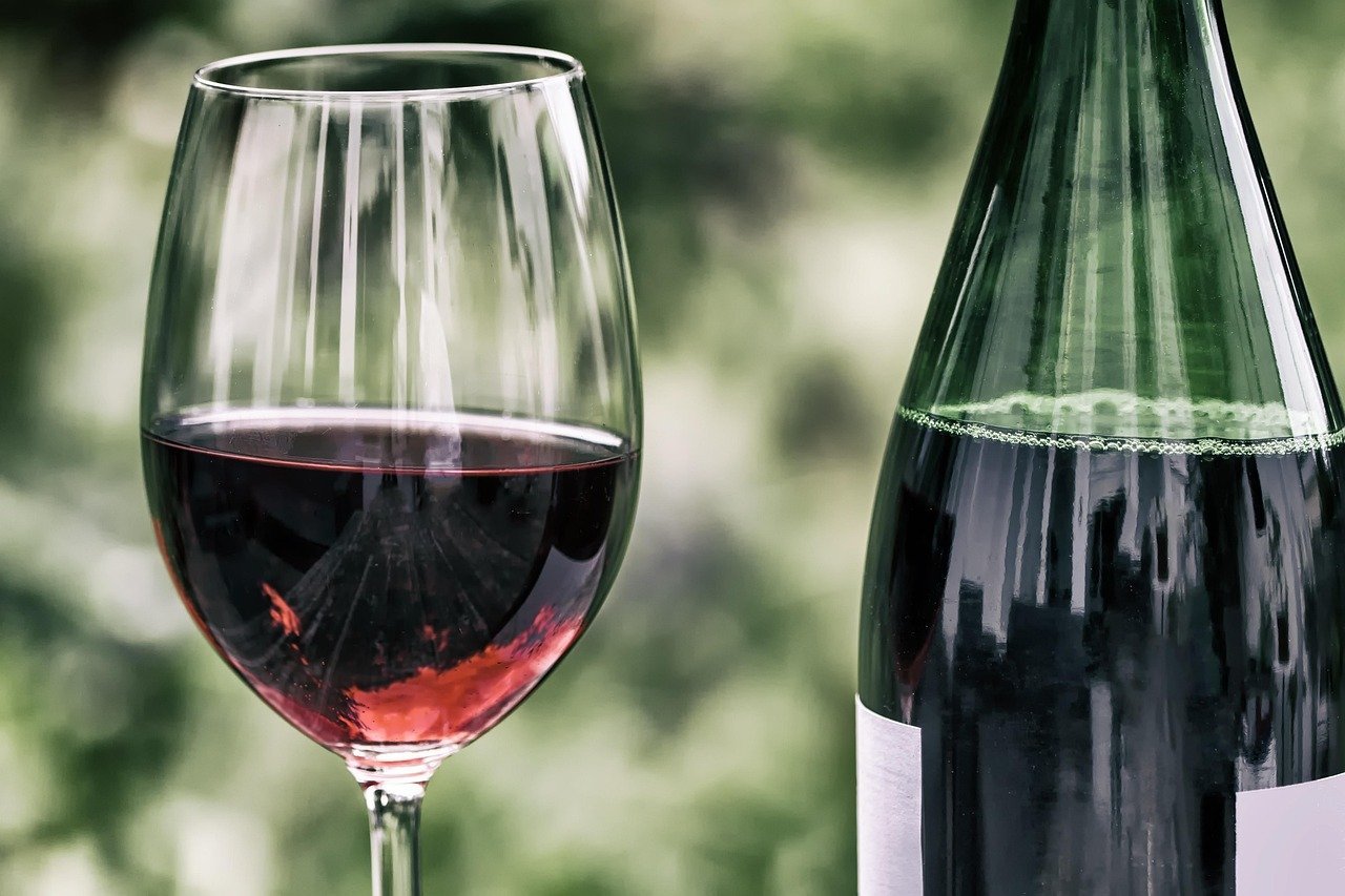 9. Expensive Wines vs. Budget Bottles (Image Credits: Pixabay)