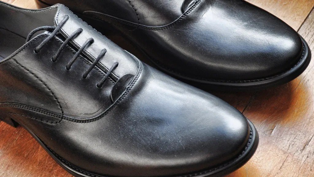 The "Scuffed Shoe" Theory: Why Financial Experts Look at Your Feet to Predict Your Future
