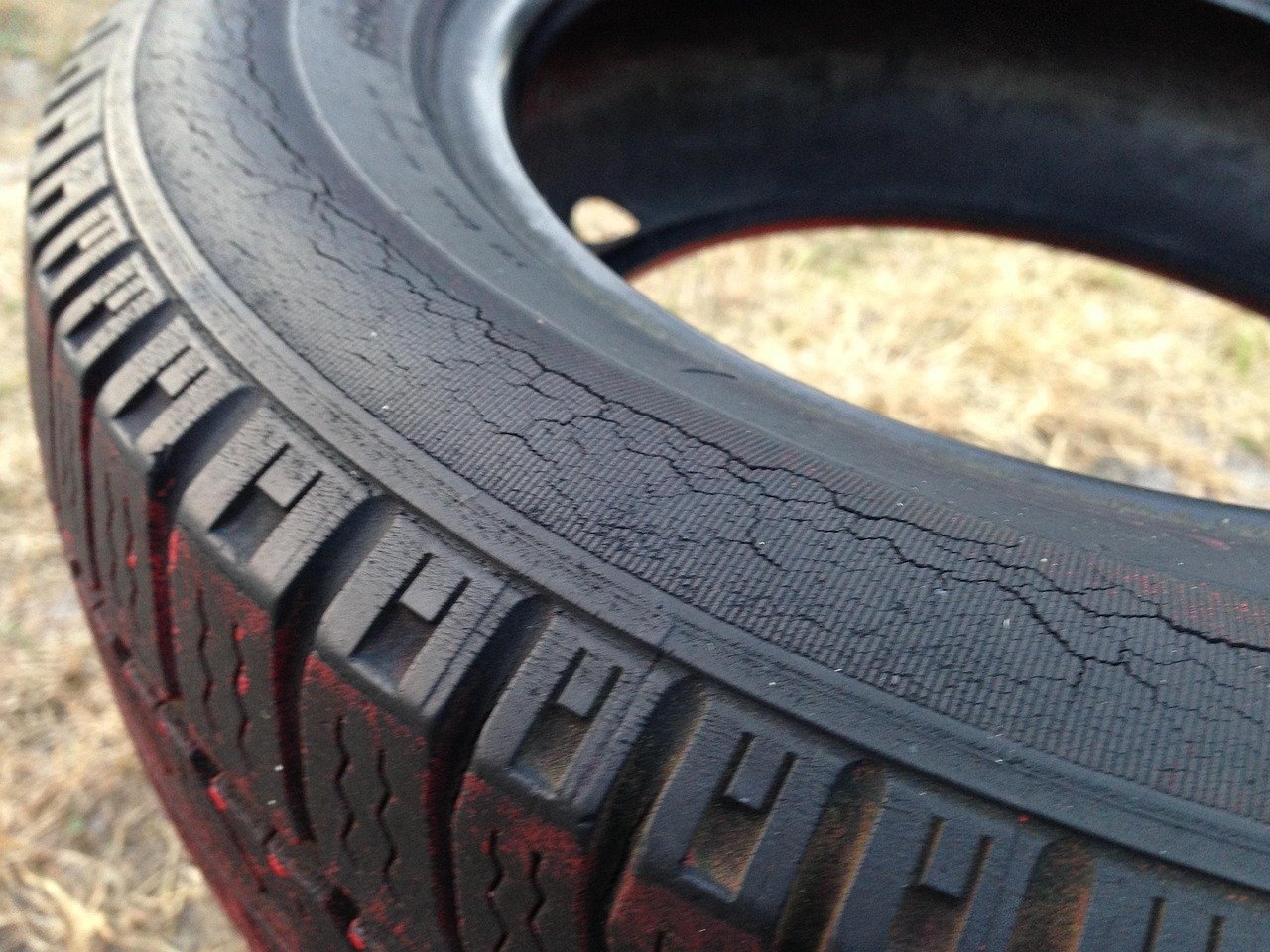 4. Car Tires: The Category Where Cheap Can Kill You (Image Credits: Pixabay)