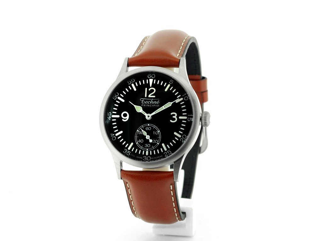 5. The Strap Condition and Whether It Has Been Replaced (Technewatches, Flickr, CC BY 2.0)