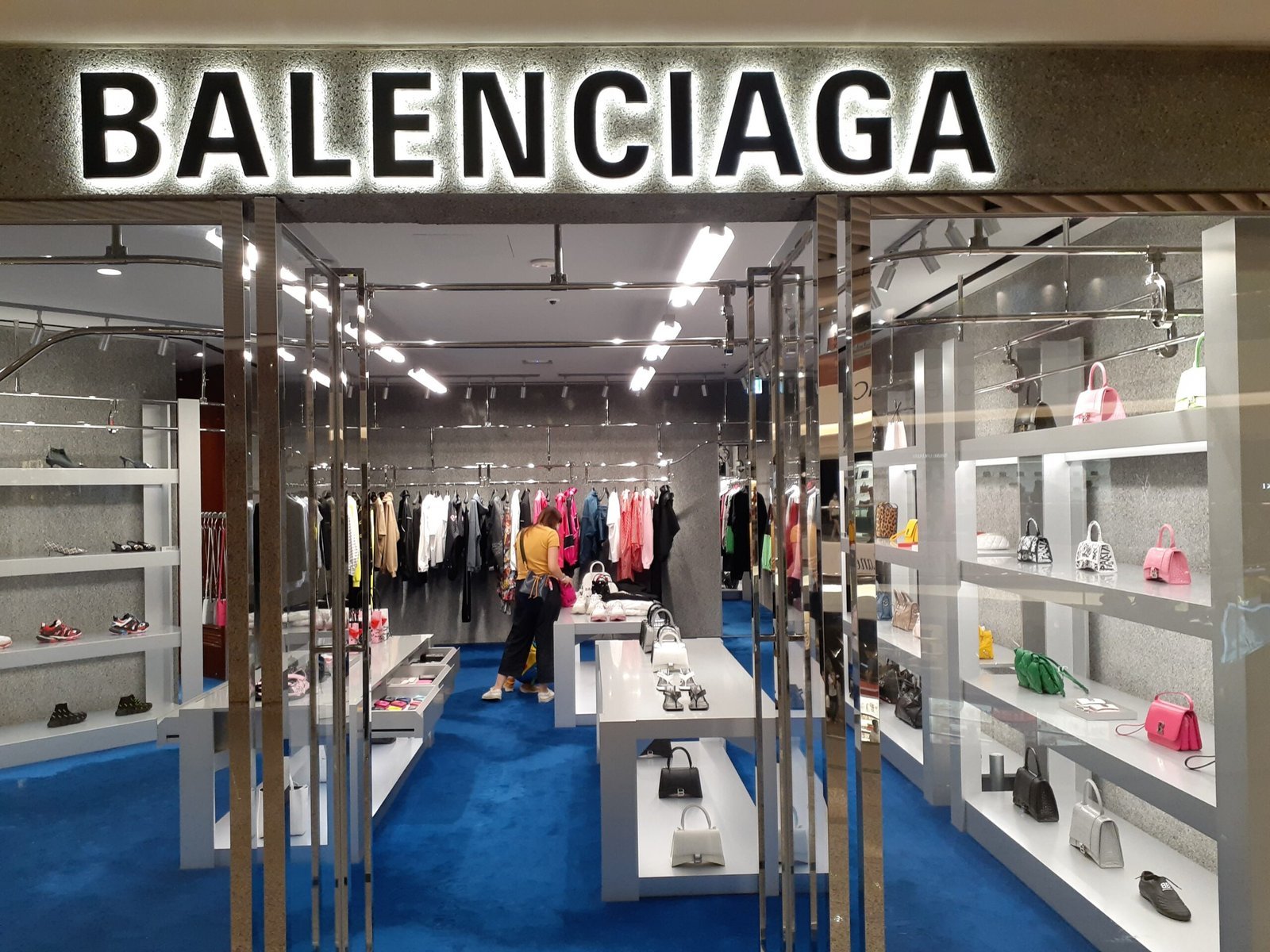 9. Balenciaga: Hype Culture's Most Expensive Costume (By Gunguti Hanchtrag Lauim, CC BY-SA 4.0)