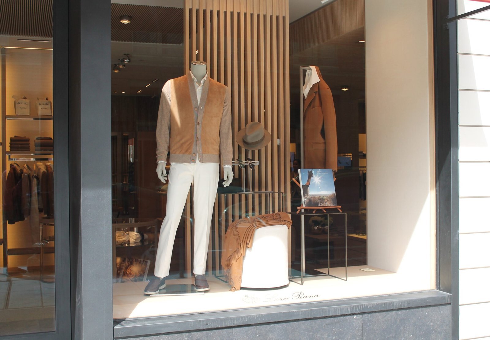 Conclusion: The Quietest Room Is Usually the Richest One (By Elvert Barnes, CC BY-SA 2.0)