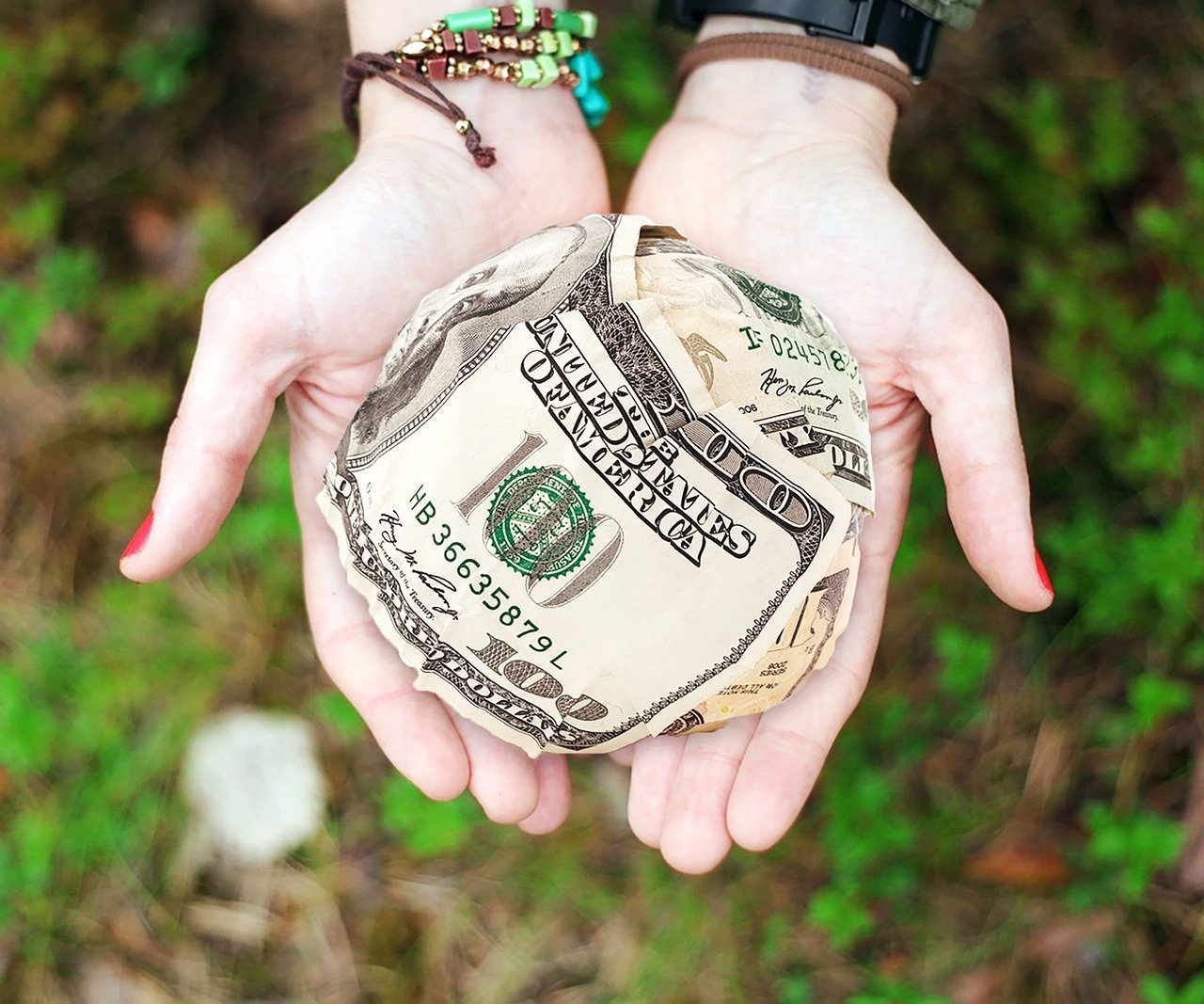 7. Use Charitable Giving Strategically to Reduce Your Taxable Estate (Image Credits: Pixabay)