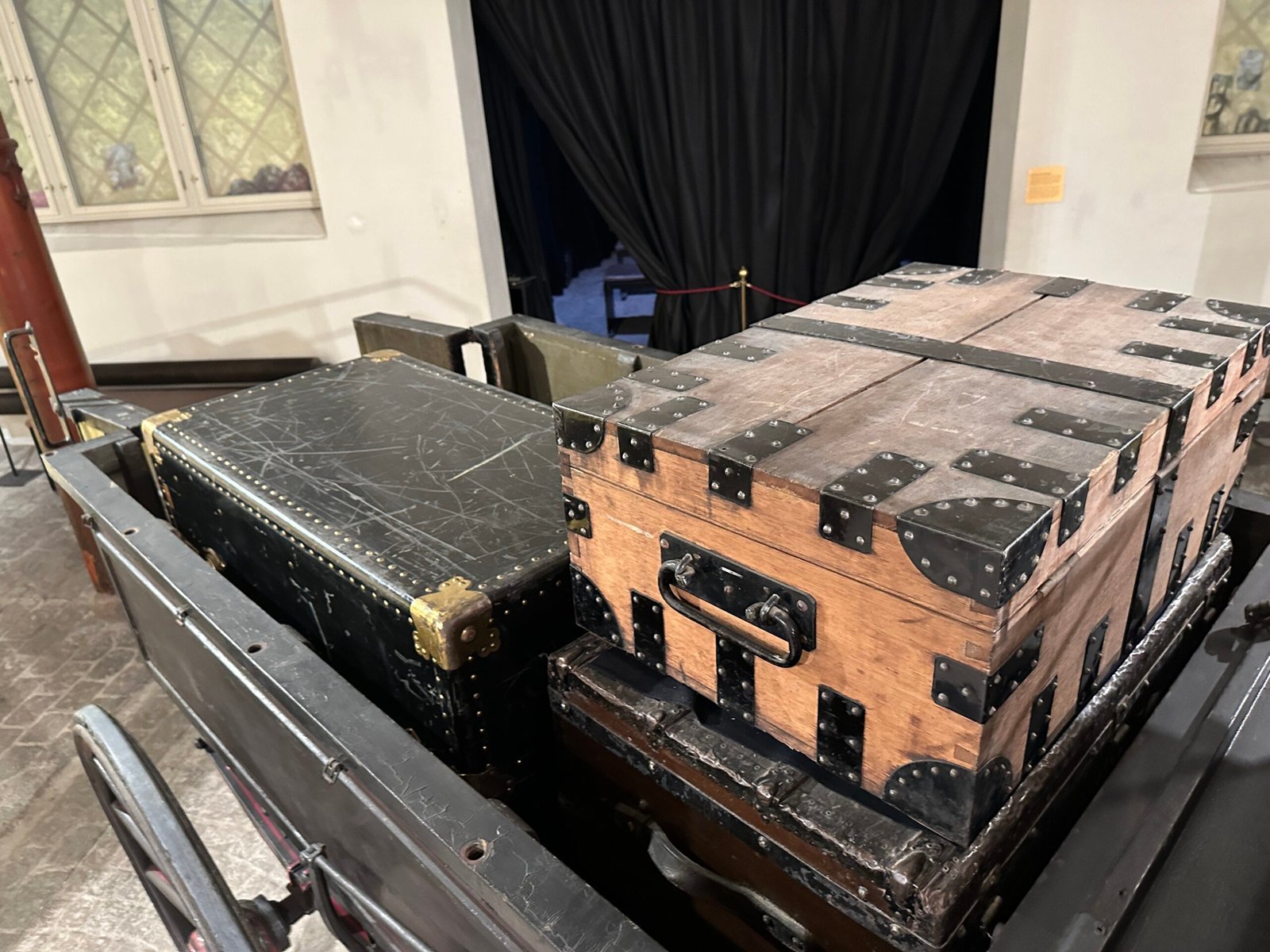 5. The Luggage Tells Its Own Story (By Wolfmann, CC BY-SA 4.0)