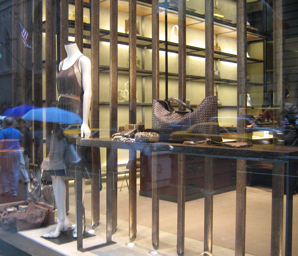 4. Bottega Veneta - When the Weave Becomes the Logo (S Baker, Flickr, CC BY 2.0)