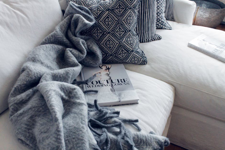 7. A Throw Blanket That Looks Like It Belongs in a Suite (Under $30) (Image Credits: Pexels)
