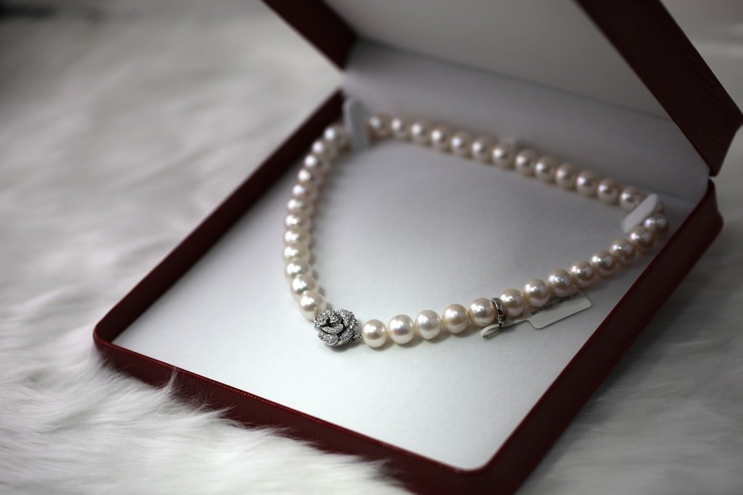 6. Luxury Brand Jewelry Points to Middle-Class Financial Collapse (Image Credits: Unsplash)