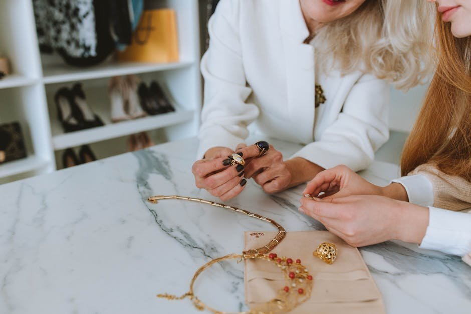 9. The Timing of When Someone Brings Jewelry Reveals the Financial Calendar (Image Credits: Pexels)